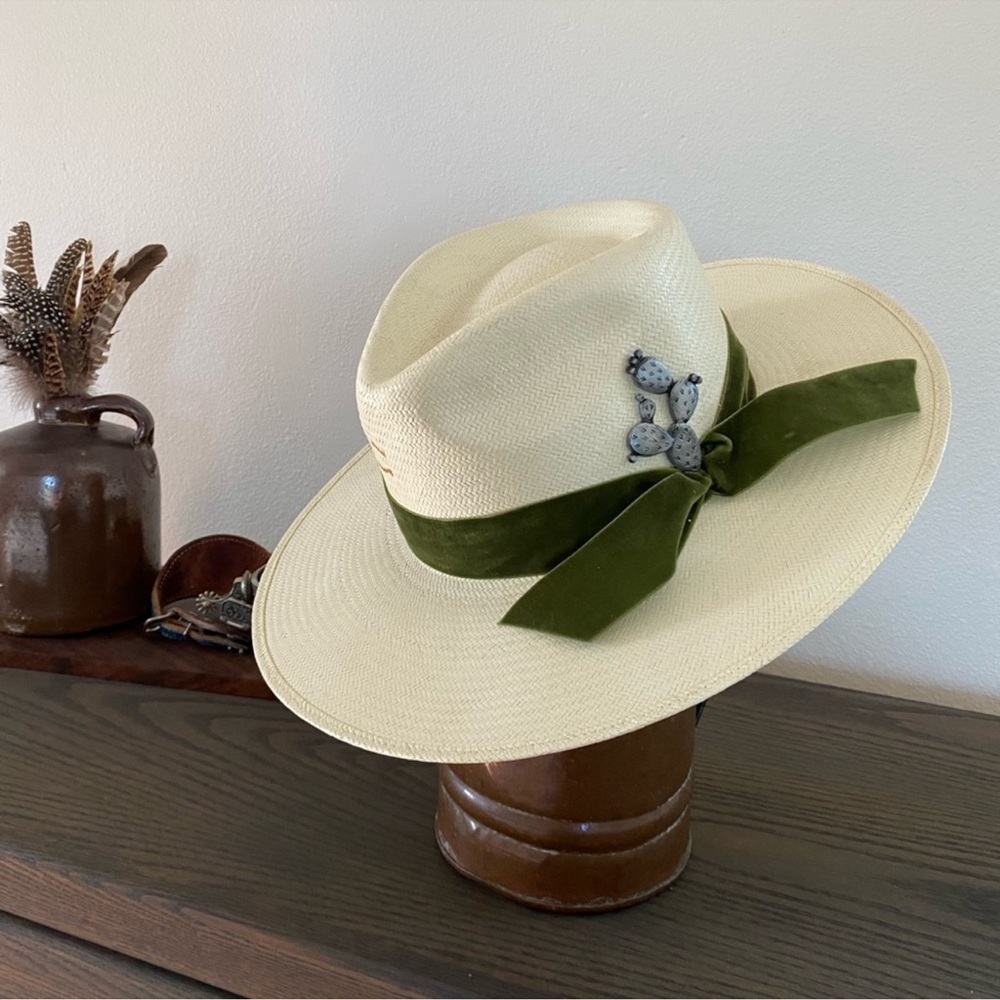 Charlie 1 Horse Hard to Handle Natural Straw Cactus Pin Green Ribbon Cowboy Hat